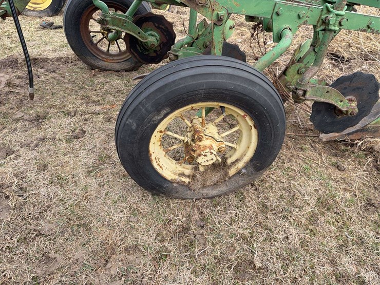 john-deere-pull-type-three-bottom-plow-image-21