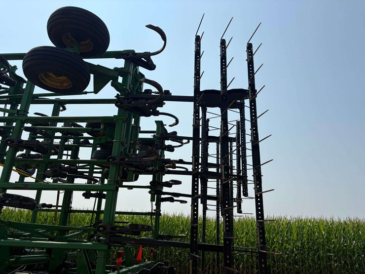 2014-john-deere-2410-image-29