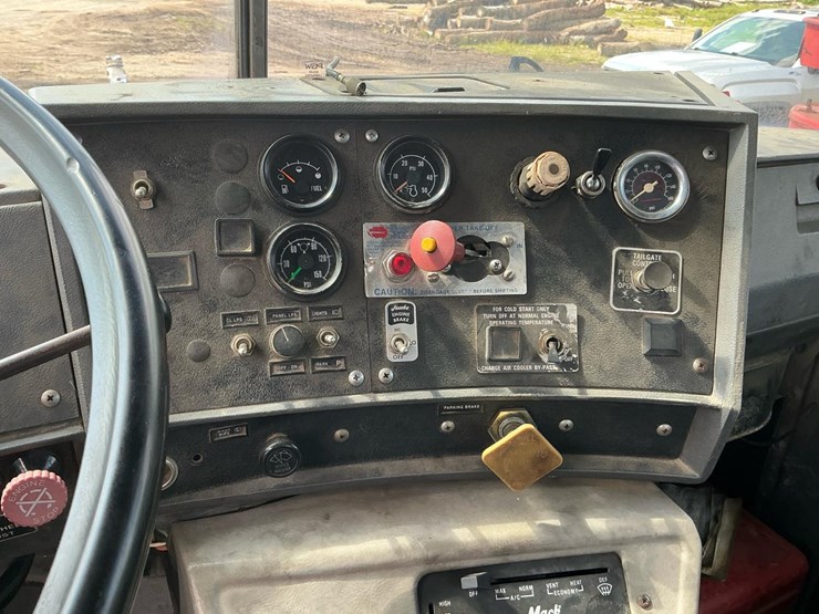 1994-mack-rd688s-image-19