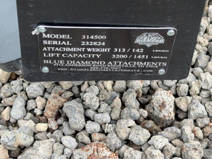 #2068-•-blue-diamond-48"-skid-steer-brick-image-3