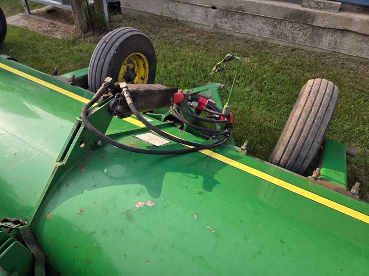 john-deere-220-image-14