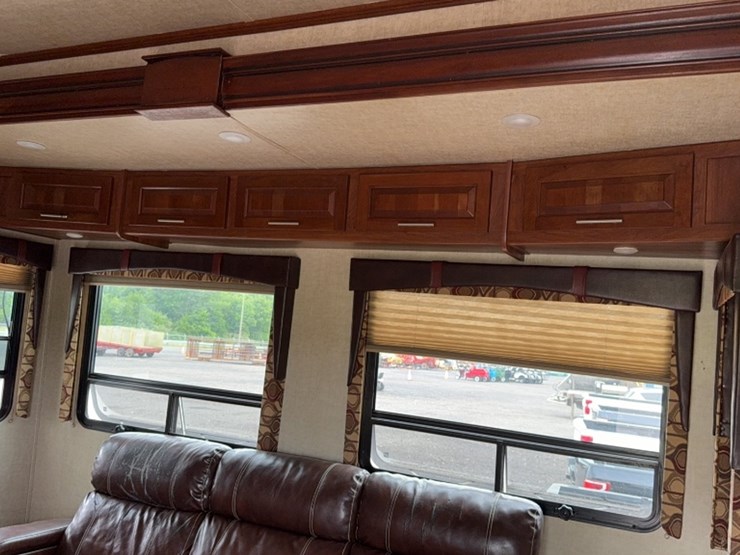 #3001-•-2014-fabrique-41'-5th-wheel-toy-hauler-image-19