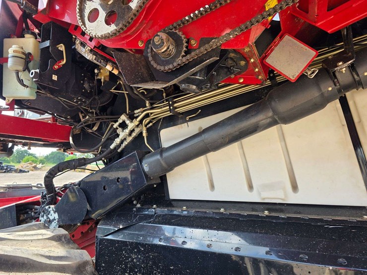 2013-case-ih-8230-image-32