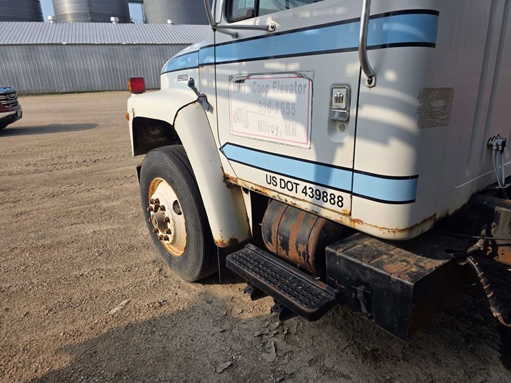 1985-case-ih-200-image-26