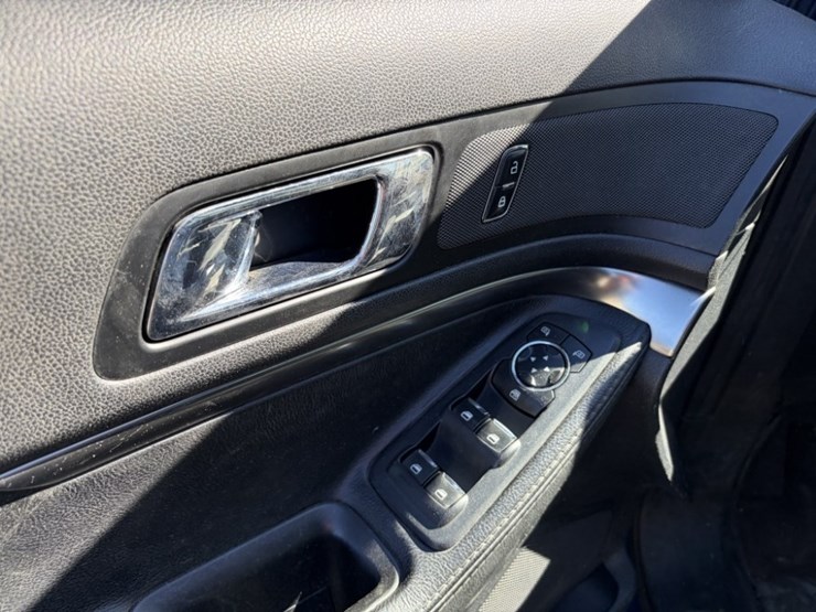 2018-ford-explorer-image-27