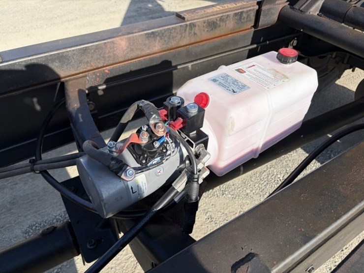 2021-ford-f650-image-34