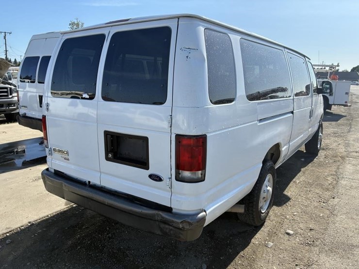 2007-ford-e350-image-3