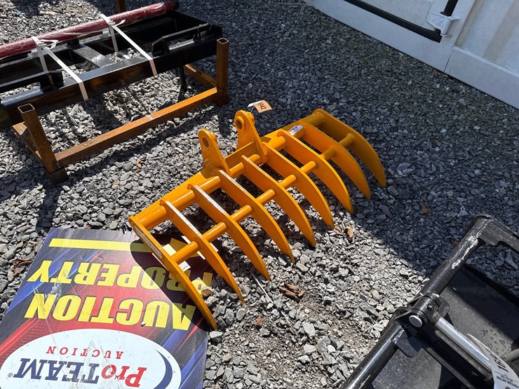 caterpillar-303-image-2