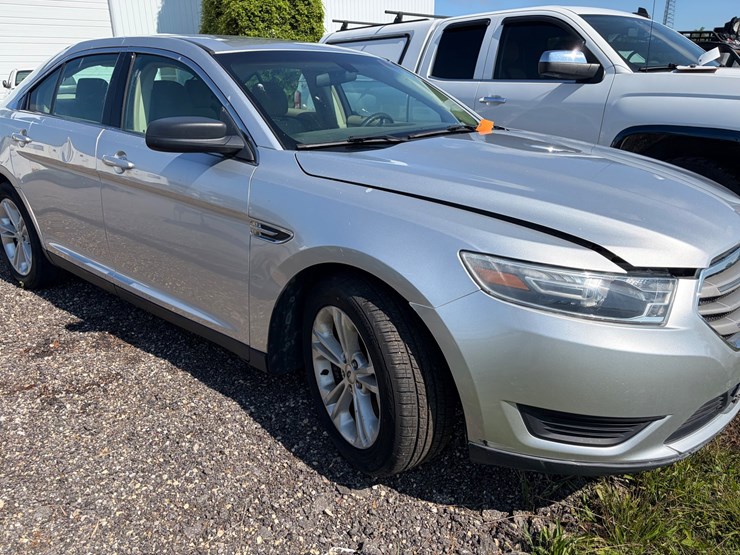 #2391-•-2016-ford-taurus-non-runner(wi-title)-image-3