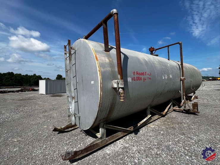 10k-gallon-/-off--road-diesel-fuel-tank-image-12