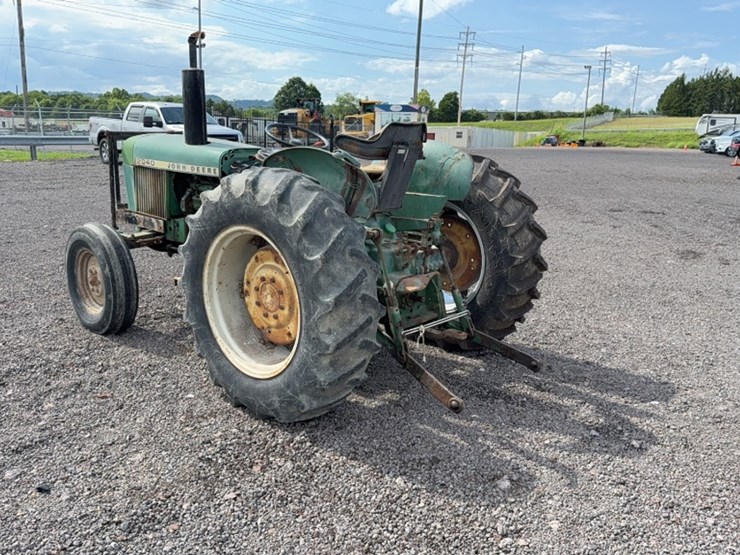 john-deere-2040-image-11