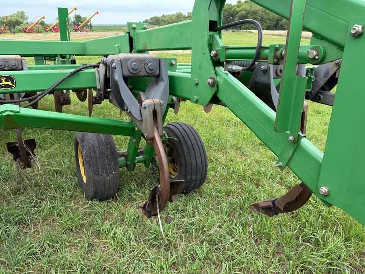 john-deere-2700-image-31