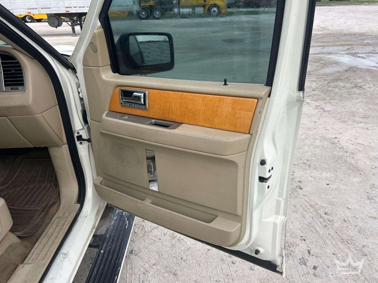 2007-lincoln-navigator-image-22