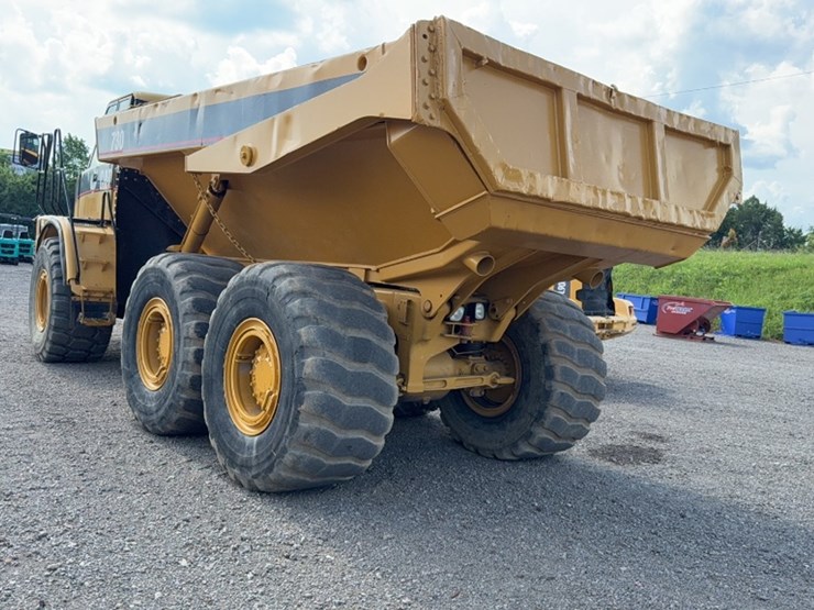 caterpillar-730-image-10