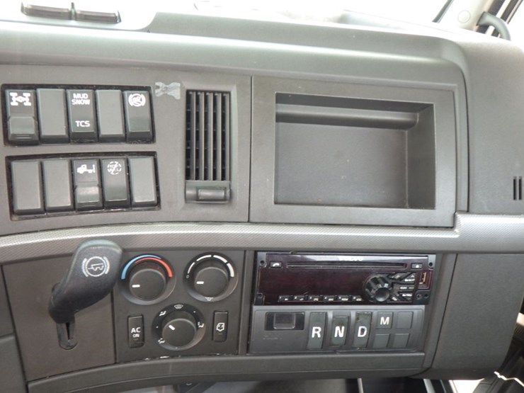 2020-volvo-vnr300-image-14