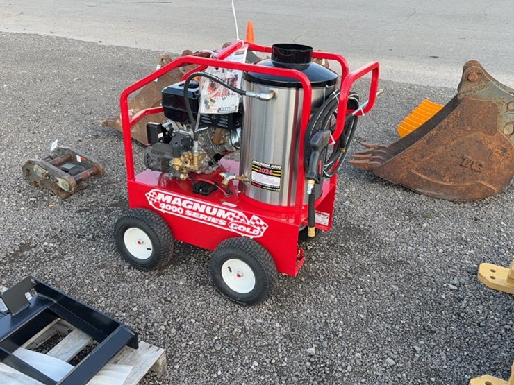 #2011-•-magnum-4000-series-heated-pressure-washer-image-5