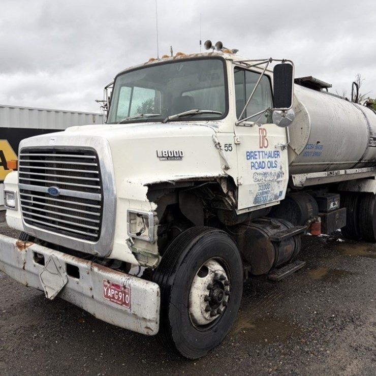 1990 FORD L8000