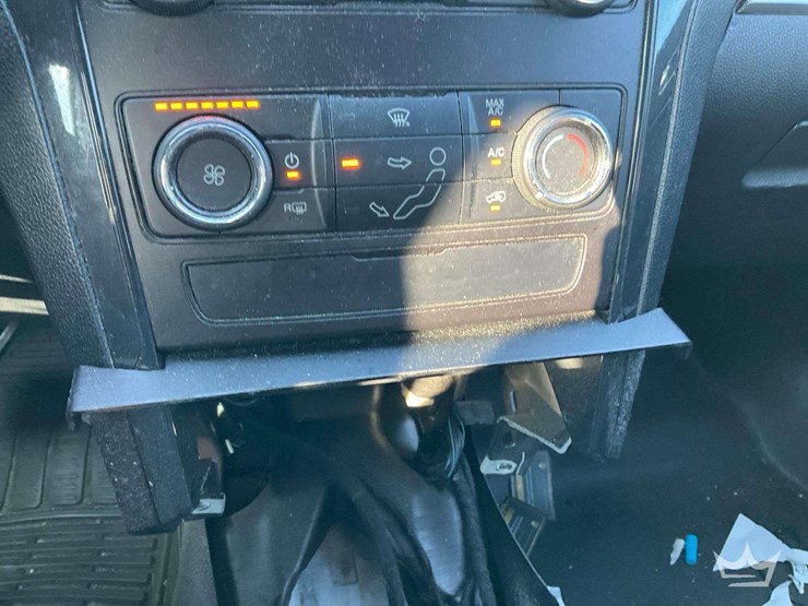 2019-ford-explorer-image-16