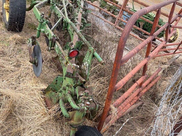 john-deere-pull-type-four-bottom-plow-image-4