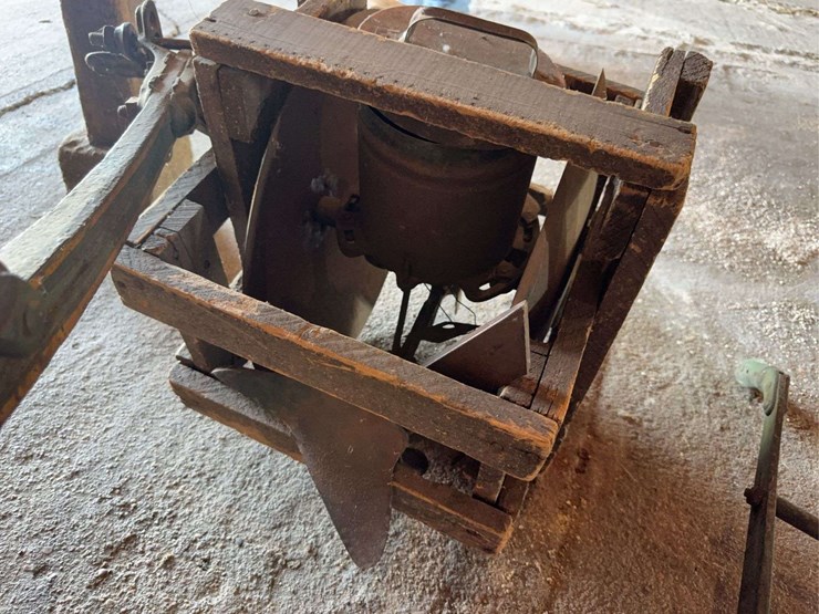 nos-john-deere-lister-planter-image-11