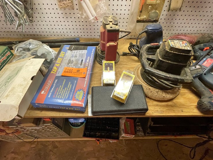 #7142-•-contents-of-table-top-image-5