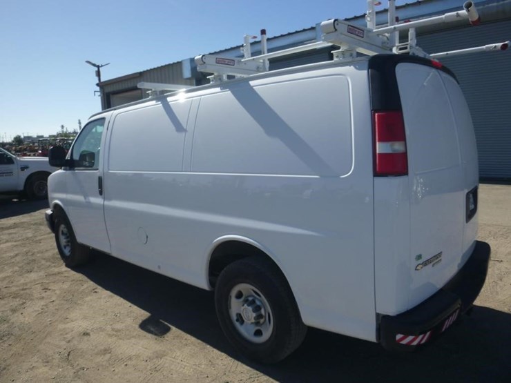2015-chevrolet-express-2500-image-4