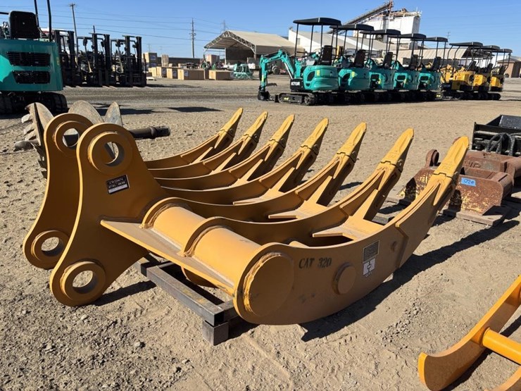 caterpillar-320-image-3