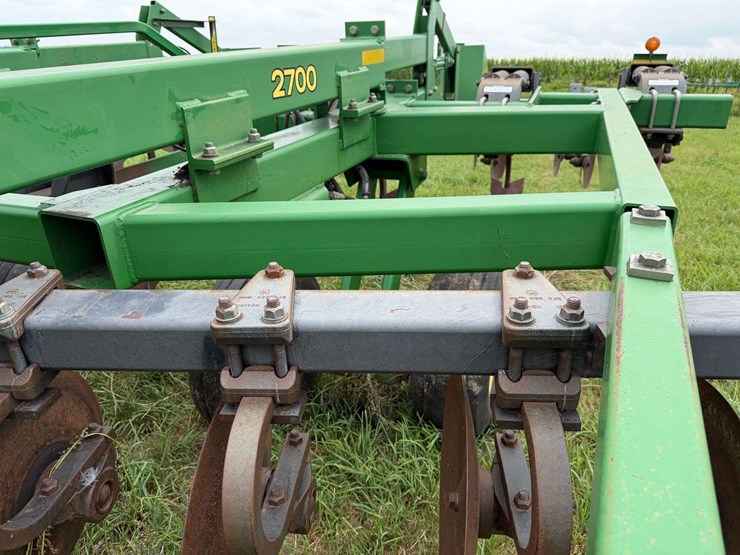 john-deere-2700-image-20