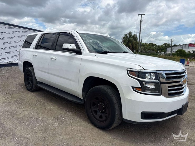2016-chevrolet-tahoe-image-2