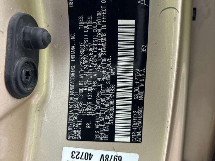 2011-toyota-sienna-image-5