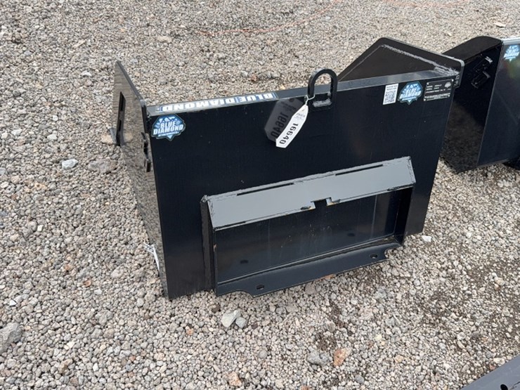 #2062-•-blue-diamond-34"-dingo-high-capacity-smooth-bucket-image-2