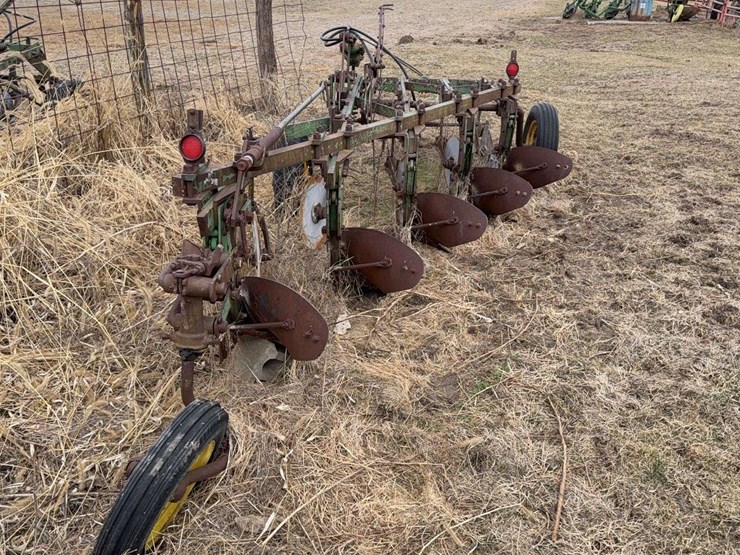 john-deere-pull-type-five-bottom-plow-image-6