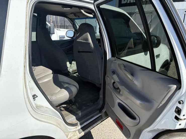 2001-ford-expedition-image-11