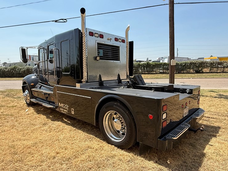 2007-peterbilt-335-image-8