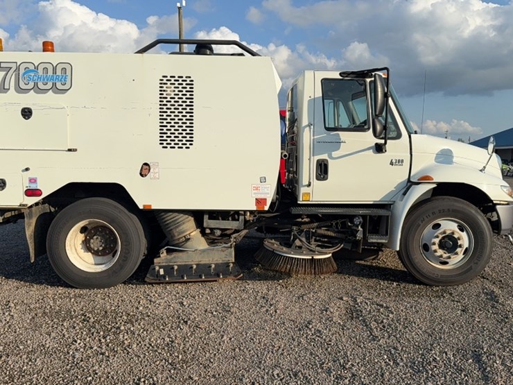 2007-international-durastar-4300-image-4