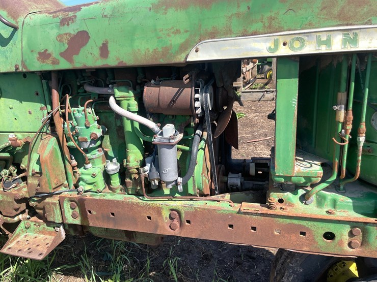 john-deere-3020-image-12