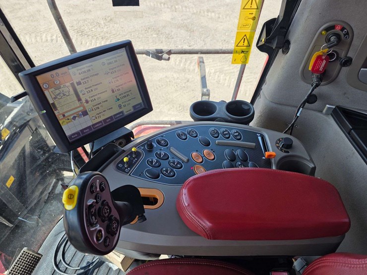 2013-case-ih-8230-image-100