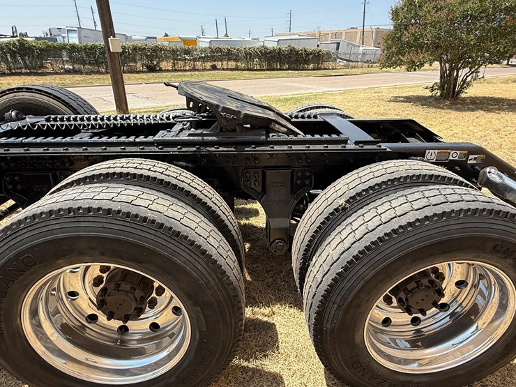 2020-kenworth-t800-image-9