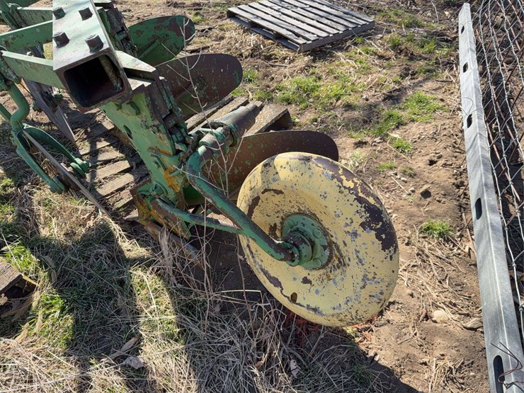 john-deere-three-point-three-bottom-plow-image-16