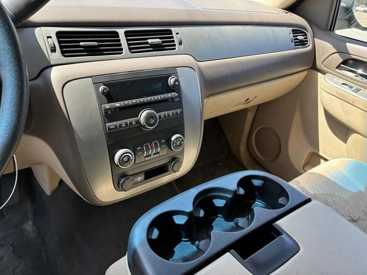 2014-chevrolet-tahoe-image-19