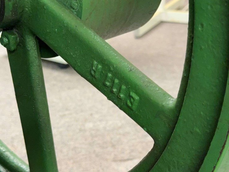 john-deere-3-horse-hit-and-miss-engine-with-cart-image-10