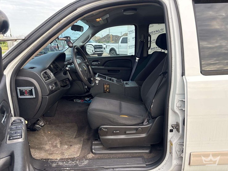 2011-chevrolet-tahoe-image-12