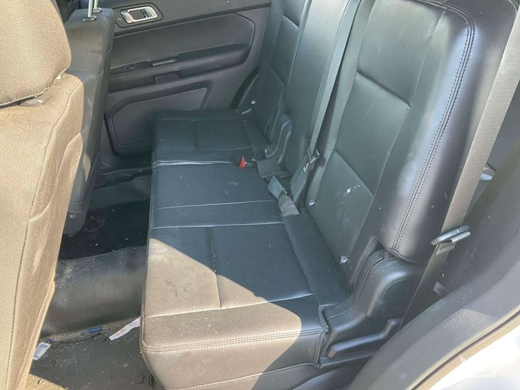 2019-ford-explorer-image-21