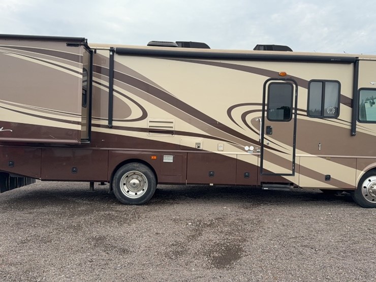 #3002-•-2007-fleetwood-southwind-32'-motor-home-image-4