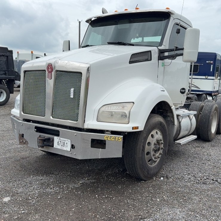 2015 KENWORTH T880