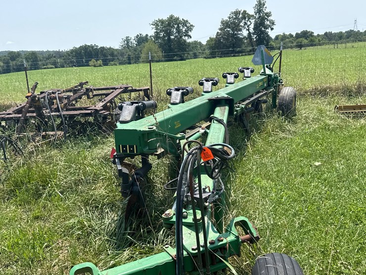 john-deere-2810-image-2