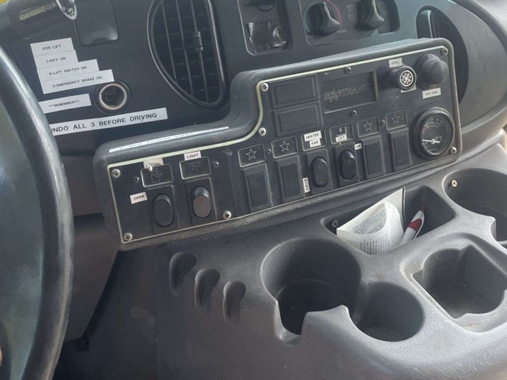 2001-ford-e350-image-2