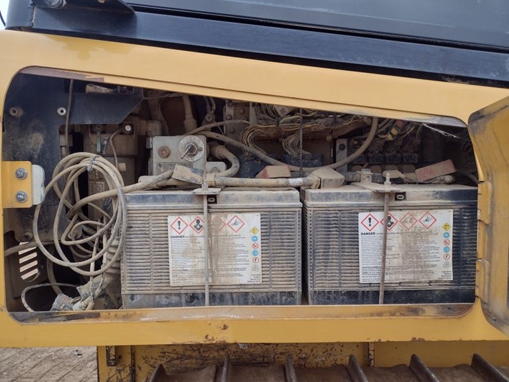 caterpillar-d4k2-xl-image-33