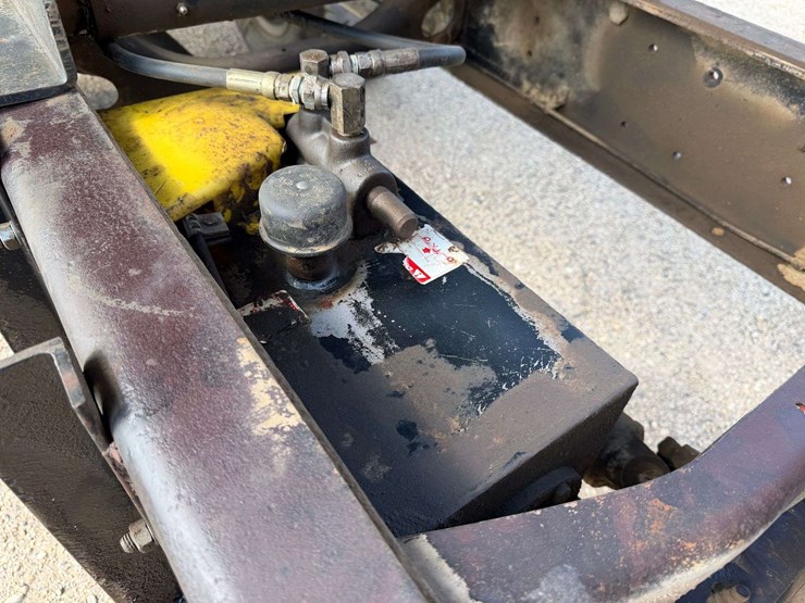 1979-ihc-1700-single-axle-grain-truck,-15’-steel-box-with-622-schwarts-hoist,-steel-floor,-136k-mile-image-40
