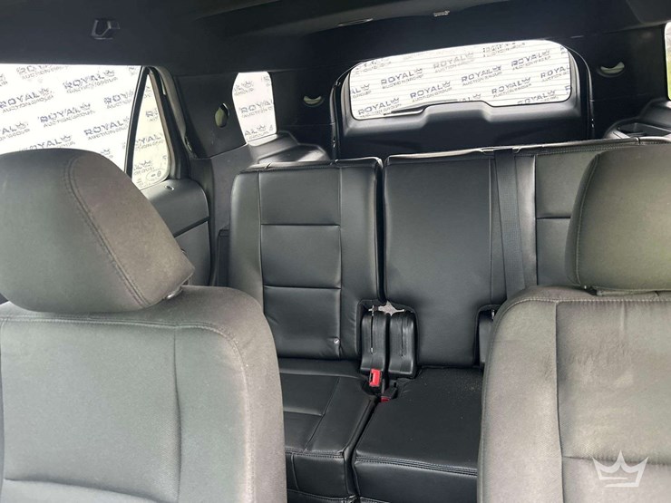 2016-ford-explorer-image-15